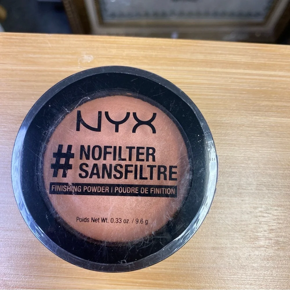 NYX Deep Golden Finishing Powder